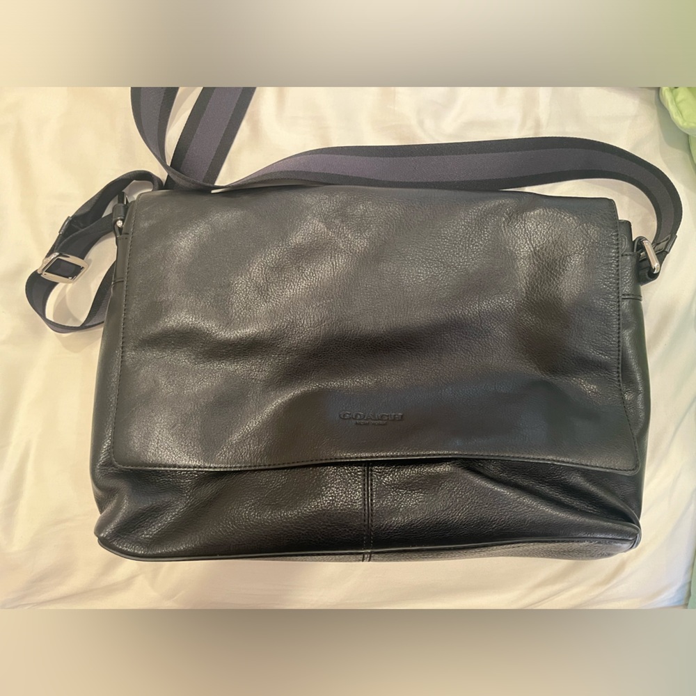 Coach Men’s messenger bag black leather